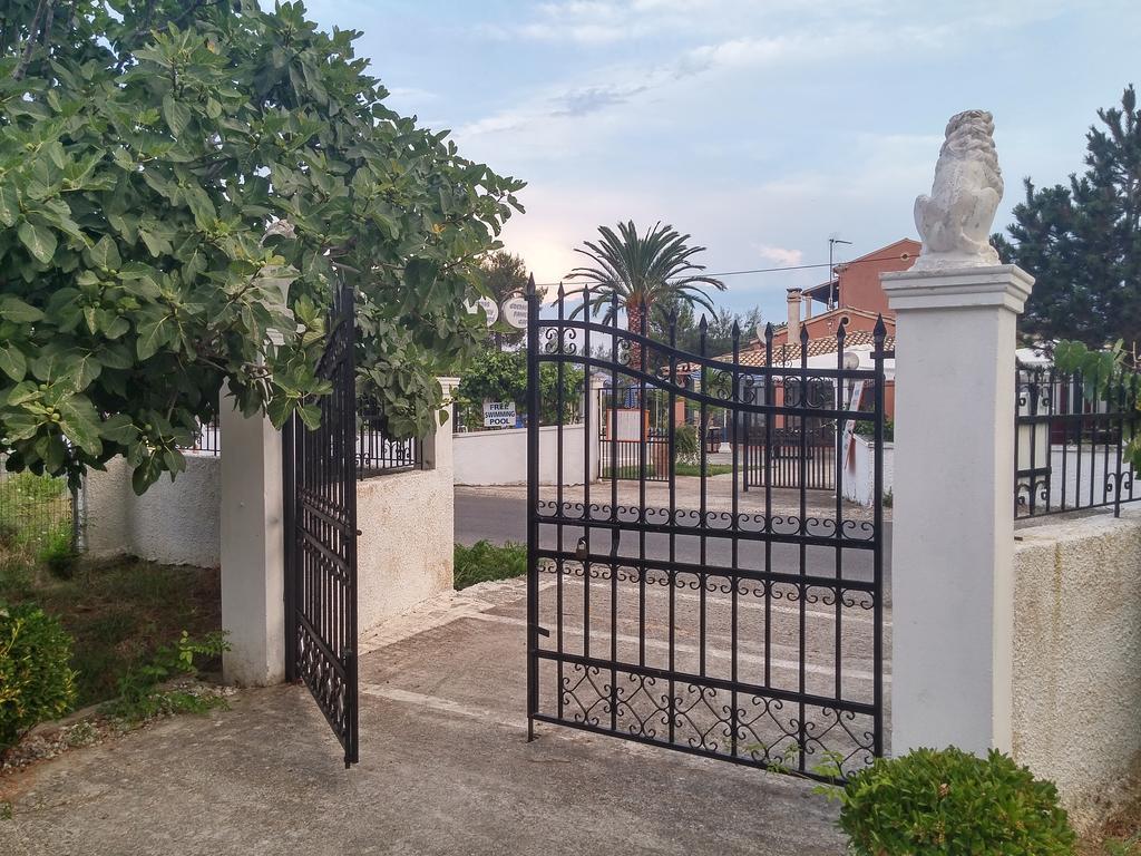 Beautiful Nearby Beach House With Garden, Private Pool And Large Yard Sidárion Quarto foto