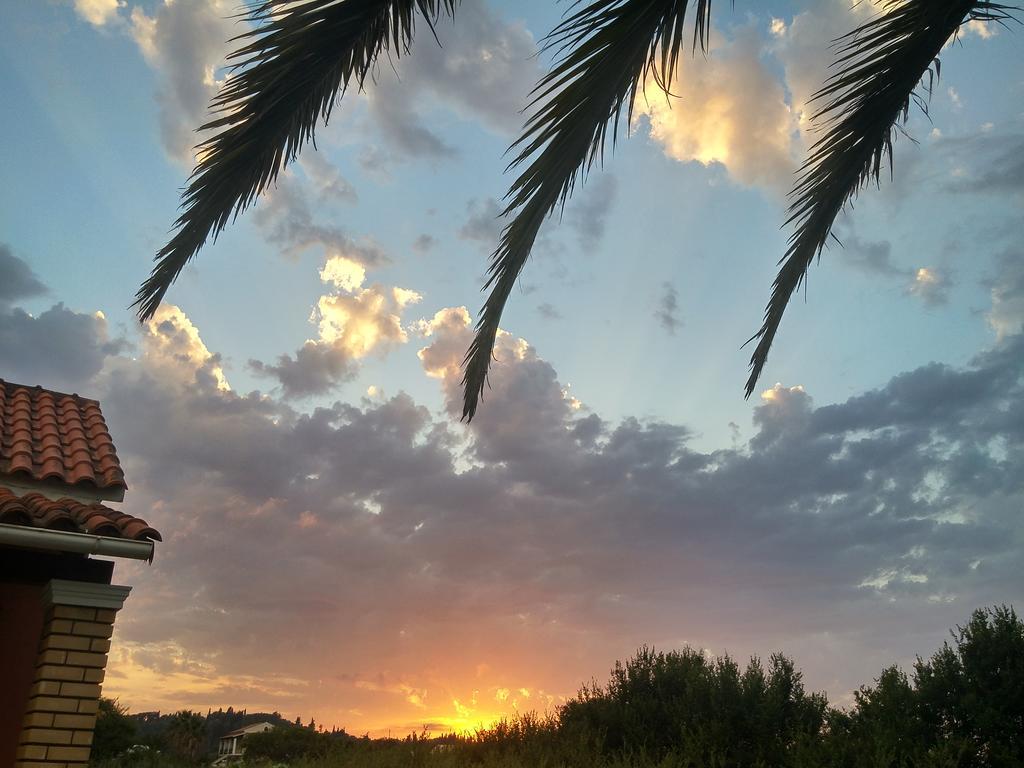 Beautiful Nearby Beach House With Garden, Private Pool And Large Yard Sidárion Quarto foto